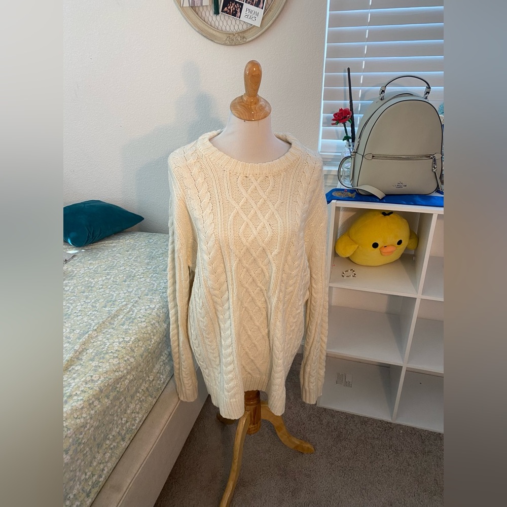 American Eagle White Sweater